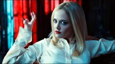 Qui est cette personne venant de Dark Shadows ?