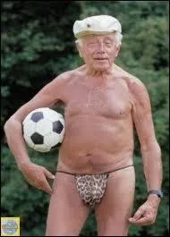 A 100 ans, il joue encore au football ! Qui est le doyen de ce quiz ?