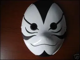 La couleur des masques de l'ANBU change en fonction du pays (ex : blanc et rouge=pays du feu, noir et bleu= pays de la foudre).