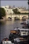 Fleuve traversant Paris :