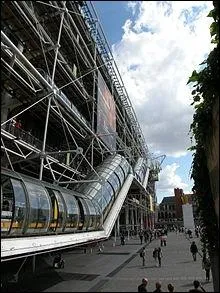 Sa construction a scandalis les Parisiens ! Le  Centre National d'Art et de Culture Georges-Pompidou , est plus communment appel :