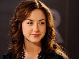 Quel est le nom de cette femme qui voyage dans le pass pour corriger les erreurs qu'elle a commises ?