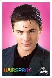 Avec qui sort-il au dbut du film ?