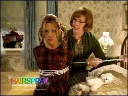 Qui vient librer Penny lorqu'elle est attache ?