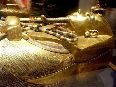 Qui a dcouvert le clbre tombeau, de  Touthankhamon  ?