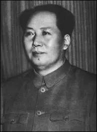 Je suis n en 1893 et mort en 1976. J'ai ralis l'unit du pays en 1949, mais je suis aussi responsable du  Grand bond en avant  et de la  Rvolution culturelle . Qui suis-je ?