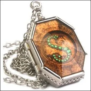 Qui a dtruit le collier de Salazar Serpentard ?