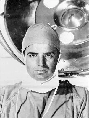 La srie o l'on voit un homme inscrire des symboles reprsentant l'homme, la femme, la naissance, la mort... au gnrique est :