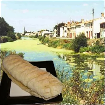 Pain peu lev garni d'un hachis d'ail frais et de beurre, cette spcialit vendenne se mange en apritif, rchauffe au four quelques minutes ... .