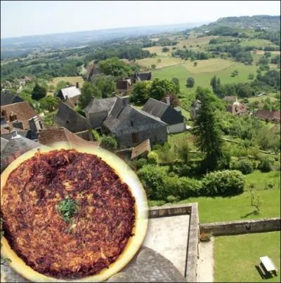La farcidure, mlange de pommes de terre crues rpes et de pommes de terre cuites en pure dans lequel ont introduit de la chair  saucisse ou un morceau de lard est un plat typique ... .
