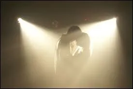 Compltez cette chanson de Fugain :  Ils se sont ... . . au bord du chemin, sur l'autoroute des vacances