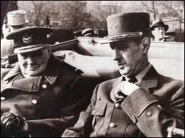 Quelle personnalité a refusé la défaite, devenant ainsi le symbole de la Résistance française depuis Londres ?