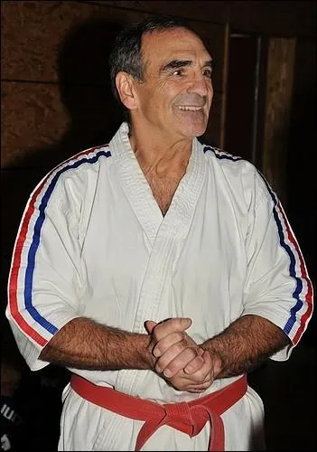 Dominique Valera est un karatka franais, 9 me Dan. Connaissez-vous son autre activit ?