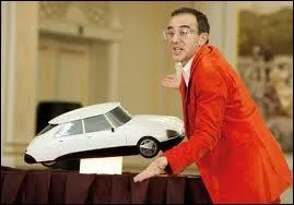 De quelle couleur est le bureau du patron de Joanna ?