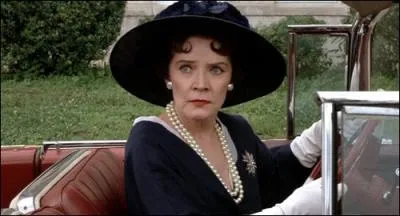 Qui joue le rle de madame Vernon-Williams ?