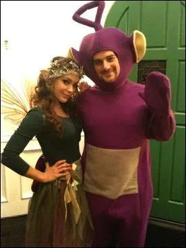 Attention, d'un seul geste, elle peut vous ensorceler !