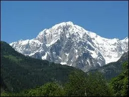 Dans le massif des Alpes, le mont Blanc est sur la frontière entre...