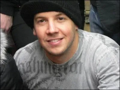 A quel groupe appartient ce chanteur ?