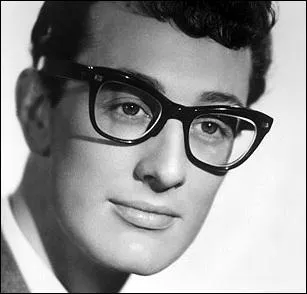 De son vrai nom Charles Hardin Holley, sa carrire sera phmre puisqu'elle dbuta en 1957 et s'arrta brusquement avec sa mort dans un crash d'avion en 1959, il tait alors g de 22 ans :