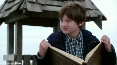 A qui appartient la carte de crdit vole par Henry dans le premier pisode ?