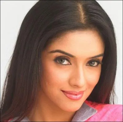 Comment s'appelle cette actrice ?