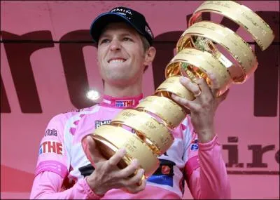 Lors de sa victoire sur le Giro, combien d'tapes le canadien Ryder Hesjedal at-il remport ?