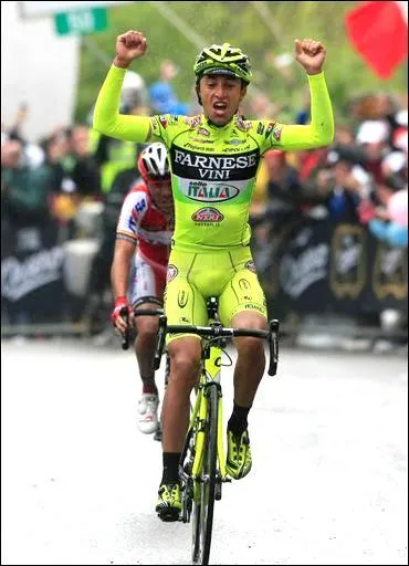 Toujours sur le Giro, quelle quipe continentale pro invite ne remporta aucune tape ?