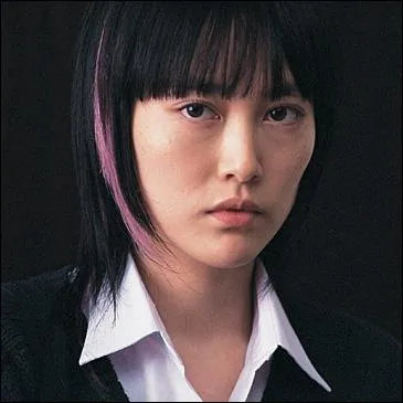 Cinma : Dans quel film Rinko Kikuchi interprte-t-elle le rle d'une adolescente sourde et muette bouleverse par le rcent suicide de sa mre et qui cherche  vivre sa sexualit ?