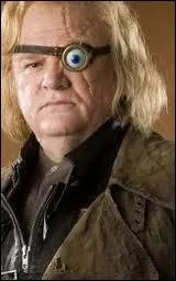 Il a t absent pendant une anne alors qu'il tait cens donn des cours de Dfense Contre les Forces du Mal, qui est-il ?