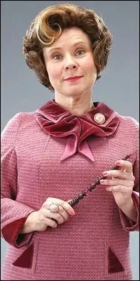 Comment s'appelle le professeur de Dfense Contre les Forces du Mal et qui cre la  Brigade Inquisitoriale  ?