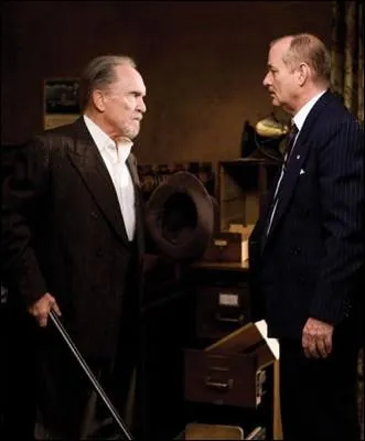 Le film amricain  Get Low  avec Bill Murray et Robert Duvall porte lui aussi un titre franais qui n'a rien  voir avec l'ide d'origine ! C'est :