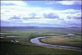 Quel fleuve très surveillé sert de frontière entre la Chine et la Russie ?
