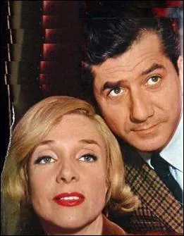 Les 39 �pisodes de la s�rie  Les Saintes Ch�ries  sont en noir et blanc