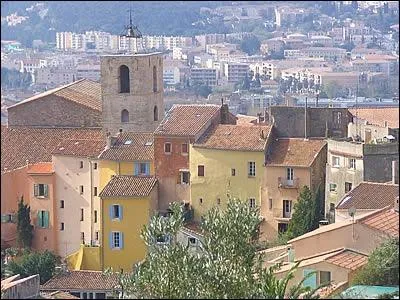 Surnomme  Les palmiers , quelle est cette ville situe face aux les d'Or qui appartiennent  sa commune ?