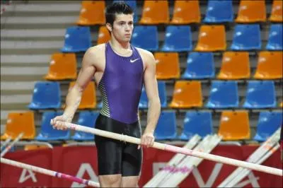 Qui est-il et de qui est-il le petit frre ?