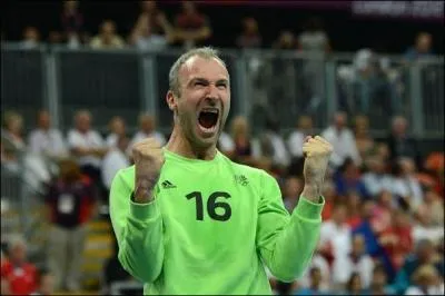 Qui est cette personne et combien de buts a-t-elle arrts dans le match France/ Croatie en handball ?