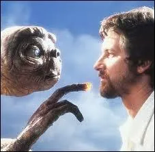 Face  son crateur, Steven Spielberg, quelle est cette sympathique crature botaniste, qui a les yeux d'Albert Einstein ?
