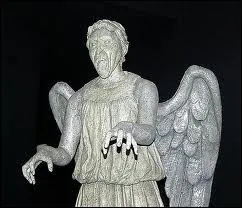 Les pisodes dans lesquels apparassent les Anges de pierre (Anges pleureurs), aliens trs agressifs au dplacement invisible pour l'oeil humain, sont parmi les plus angoissants. Dans quelle srie ?