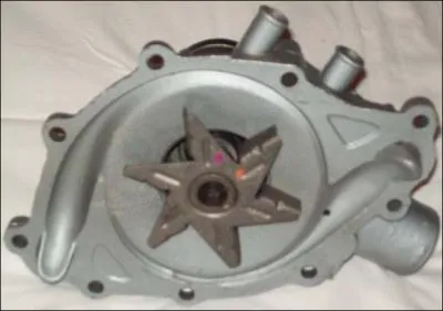 Quelle est cette pompe, permettant la circulation du liquide de refroidissement ?