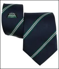 La cravate a un symbolisme social fortement marqu, quand elle indique par sa couleur et ses dessins... ?