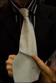 A quoi la psychanalyse de comptoir (enfin, la psychanalyse quoi) associe-t-elle la cravate ?