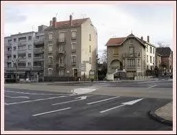 Je me rends  Chamalires, o les habitants se nomment les ...