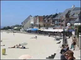 Quel est le nom des habitants de la commune de Larmor-Plage ?