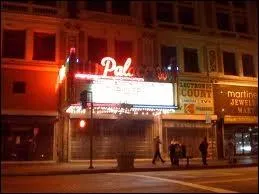 Au dbut de Thriller, ils vont voir un film qui se nomme  Thriller  (lol) qui est le nom que l'on voit inscrit sous le titre ?