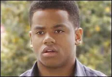 Dans  90210 , de qui Dixon est-il le fils ?