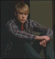 Dans  Glee , pourquoi Sam a-t-il d partir ?