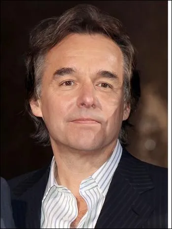 Quel film Chris Columbus a-t-il ralis dans lequel un garon se voit offrir une crature trange pour son anniversaire ?