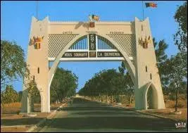 N'Djamena est la capitale du Tchad depuis 1973. Avant, elle s'appelait...