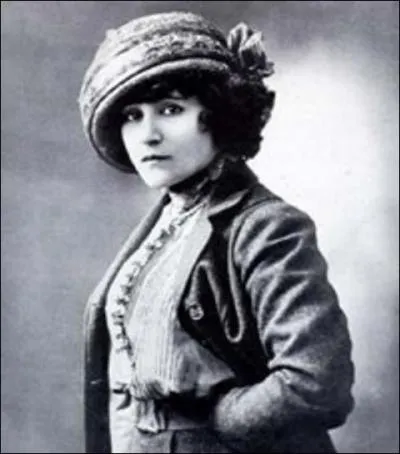 Comment s'appelait la première boutique de Coco Chanel installée en 1910 à Paris 31 rue Cambon ?