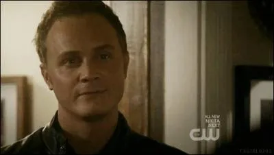 Dans la saison 2, dans quel but John dit-il tre revenu  Mystic Falls ?